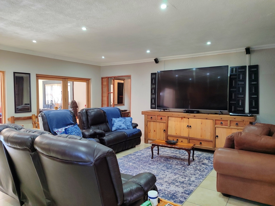 6 Bedroom Property for Sale in Doringkruin North West